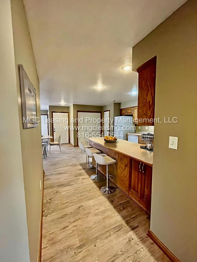 Foto del edificio - 706 Meadow Ct