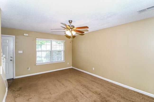 Foto del edificio - 4551 Blue River Dr