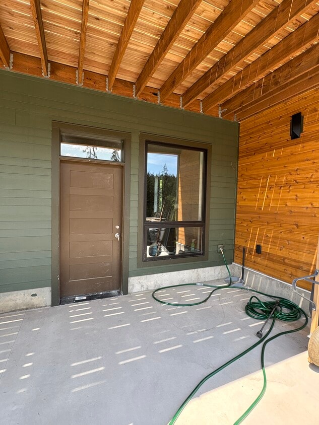 Building Photo - 23894 SW Mountain Creek Rd