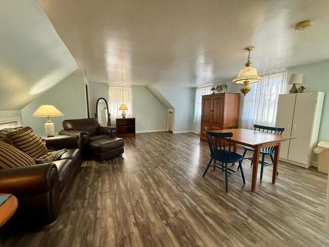 Foto del edificio - 176 Pocono Rd