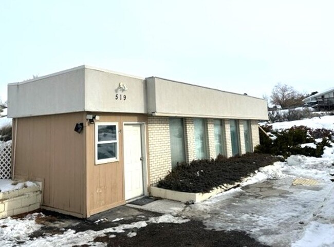 Building Photo - Unique 3 bedroom home in Spring Creek