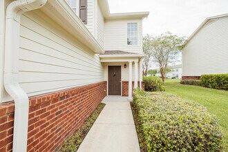 Building Photo - 794 Majestic Dr
