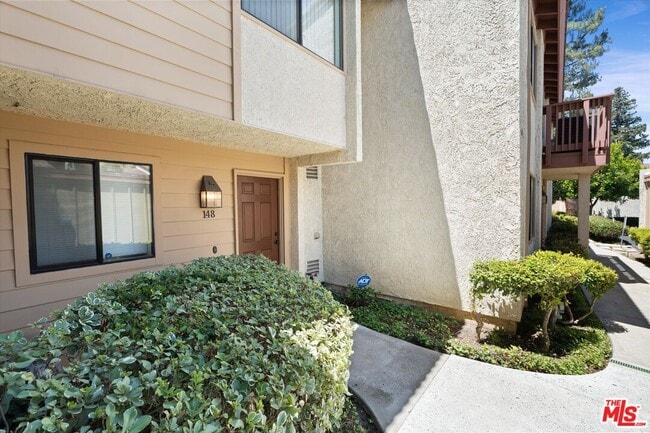 Building Photo - 5720 Owensmouth Ave