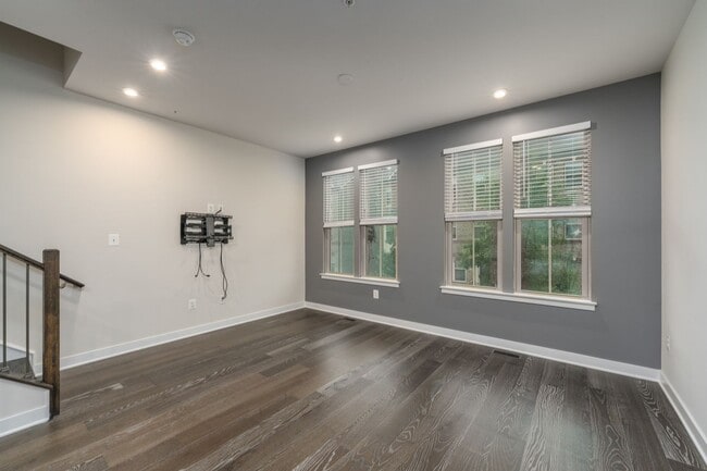 Building Photo - 232 S Newkirk St