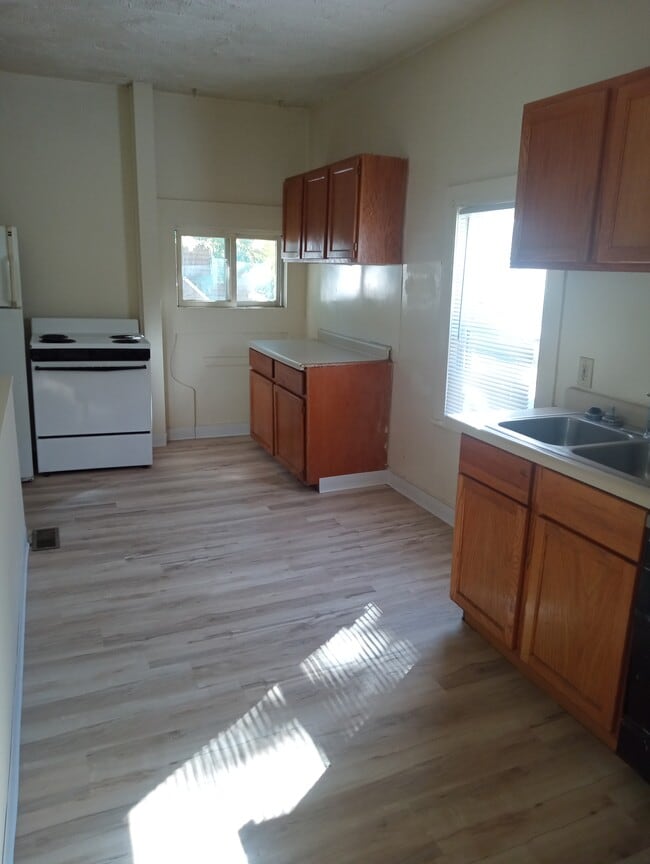 Photo - 917 Seymour Ave Apartment