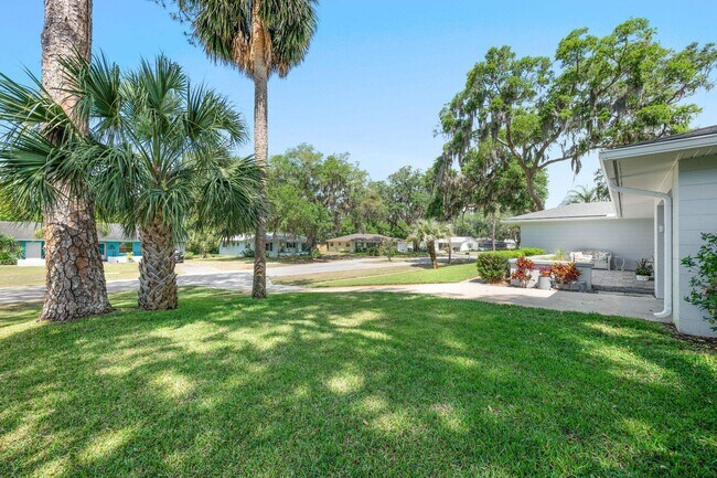 Building Photo - 1068 Mindello Ave
