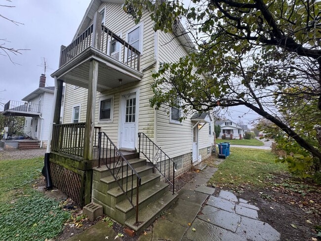 Building Photo - Charming 4-Bedroom Property in Prime Location (SECTION 8 VOUCHERS ACCEPTED)