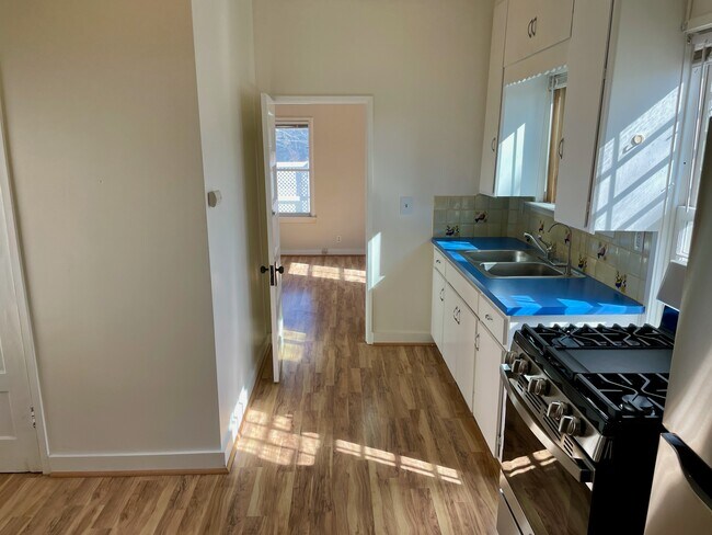 kitchen area - 1675 Chase Ln