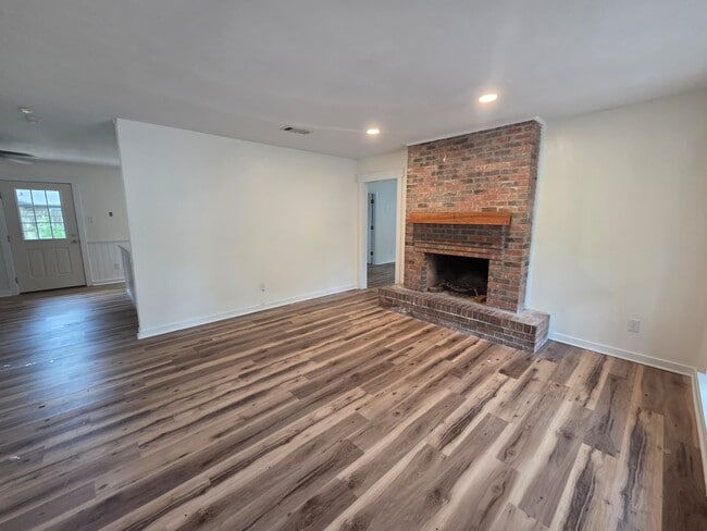 Building Photo - 237 Saratoga Dr