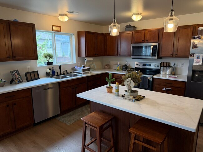 Building Photo - 2755 SW Jabirin Way
