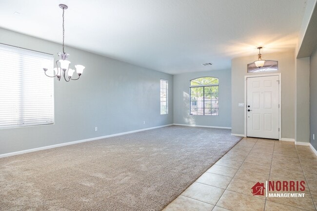 Building Photo - Beautiful Home Available NOW!