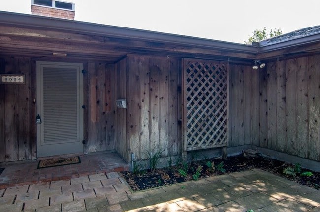 Building Photo - 6334 St Andrews Dr