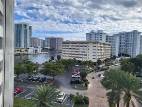 Building Photo - 100 Golden Isles Dr