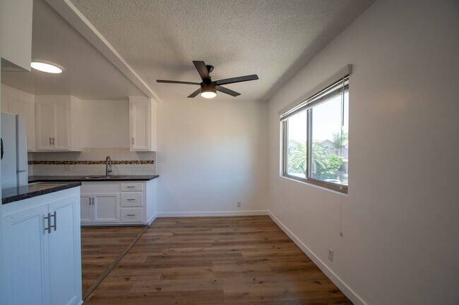 Building Photo - 6512 Woodman Ave