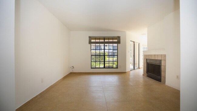 Foto del edificio - 8711 Fancy Finch Dr