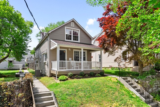 Charming Conshohocken Home | 2 Beds, 2 Baths, Finished Basement, Wine Cellar & 2 Parking Spaces - Charming Conshohocken Home | 2 Beds, 2 Baths, Finished Basement, Wine Cellar & 2 Parking Spaces