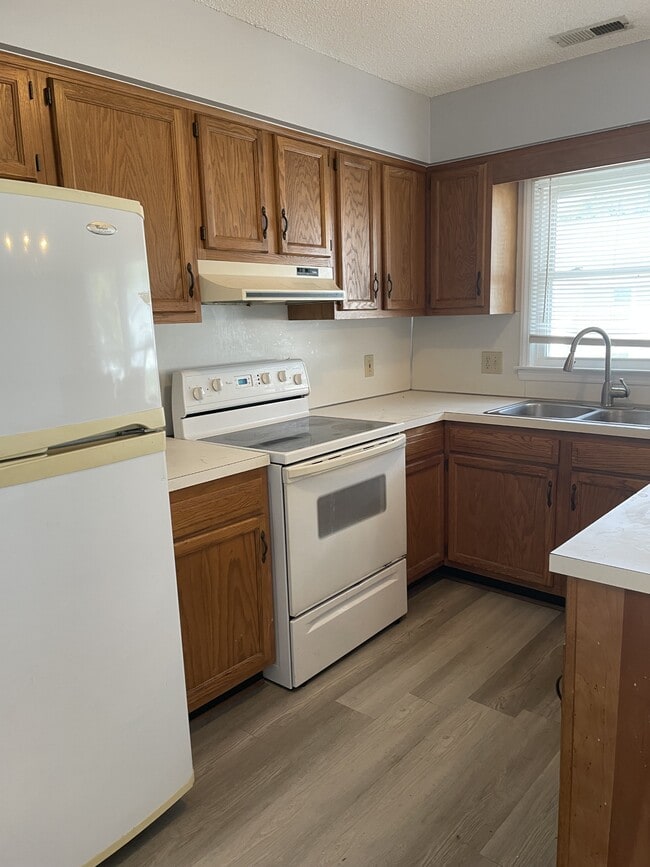 Building Photo - 114 W Victoria Ct