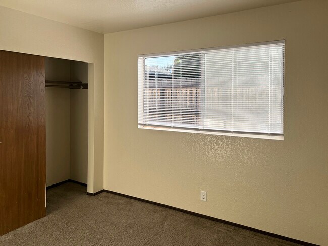 Foto del edificio - 2368 Blue Jay Ct