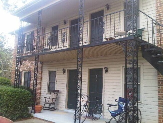 Building Photo - 2/1 MONTEREY APT IN NORMALTOWN!  AUGUST AV...