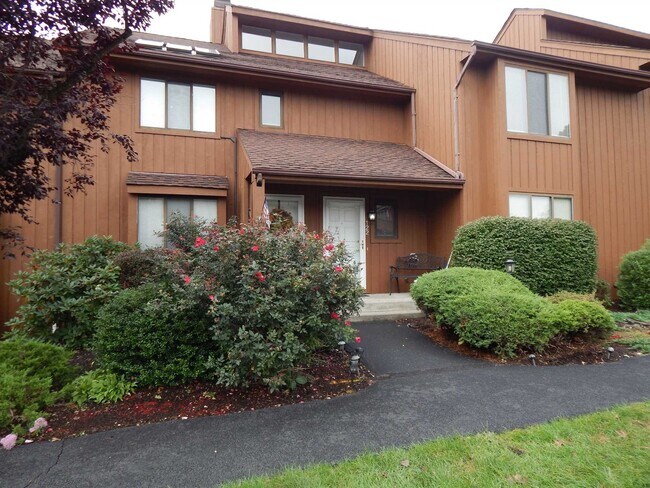 Building Photo - 122 Panorama Dr