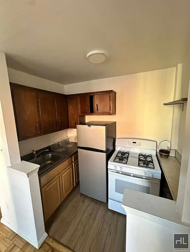 Building Photo - Alcove Studio In Astoria Co-Op Doorman Bui...