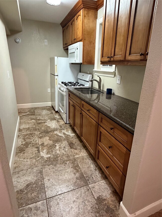 Foto del edificio - 1310 Bayou Shore Dr