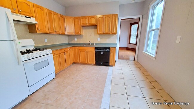 Building Photo - 64 Oxford St