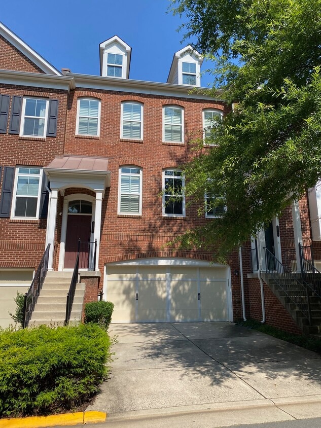 Primary Photo - 2939 Chesham St