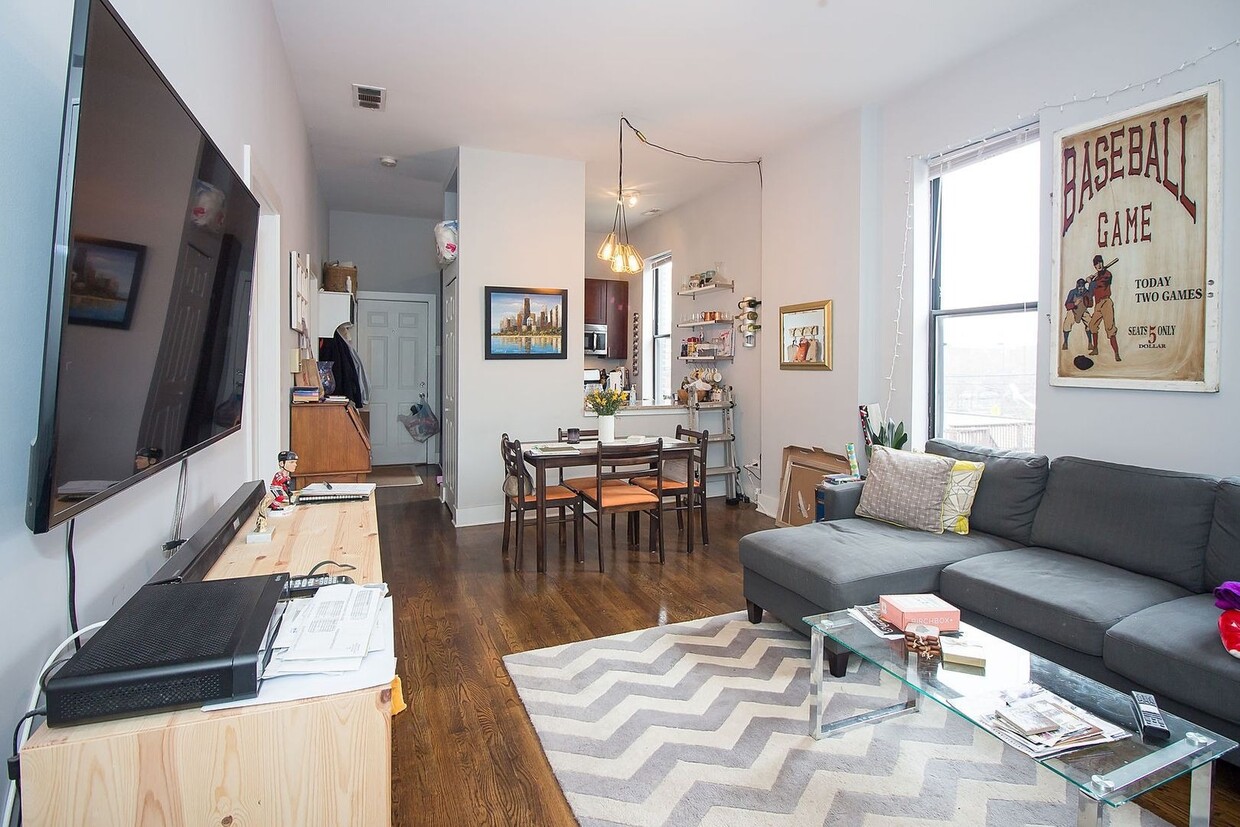 2 Bedroom in Ukrainian Village /West Town / Noble Square - June 16th - 2 Bedroom in Ukrainian Village /West Town / Noble Square - June 16th