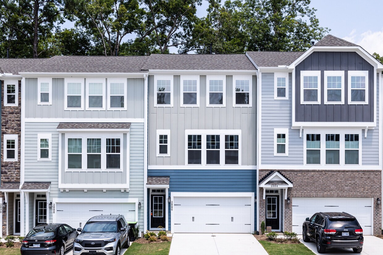 Foto principal - 2886 Macintosh Woods Dr