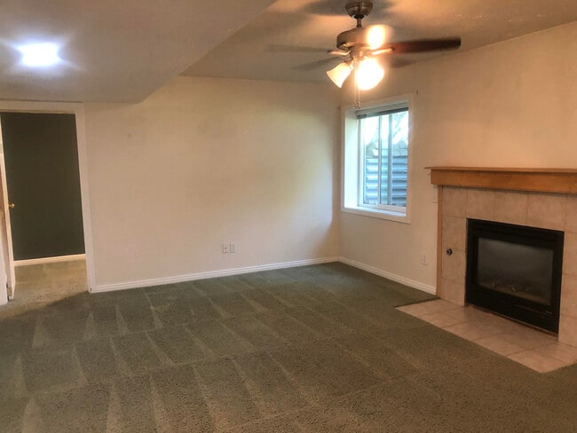 great room - 1255 E 110 N