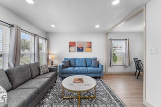 Building Photo - 4301 Sherwood Dr