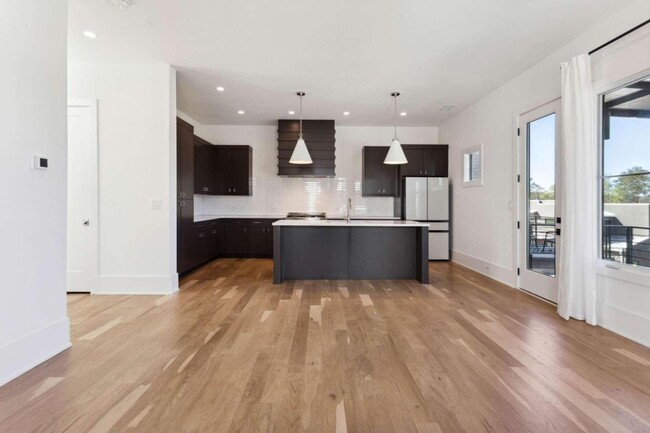 Building Photo - 10965 Serenbe Ln