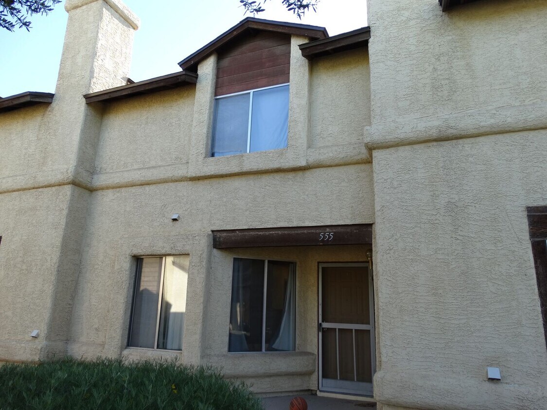 Foto del edificio - Fantastic 2bed/2.5 bath Townhome in Henderson!
