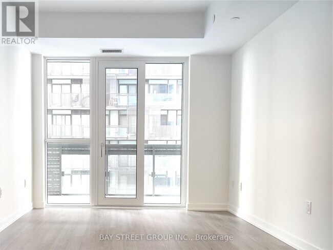 Building Photo - 39 Roehampton Ave