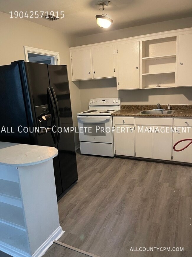 Building Photo - 2038 Allandale Cir W