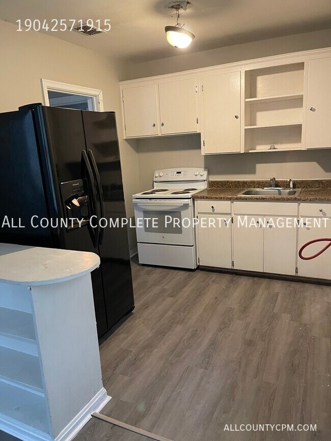 Foto del edificio - 2038 Allandale Cir W