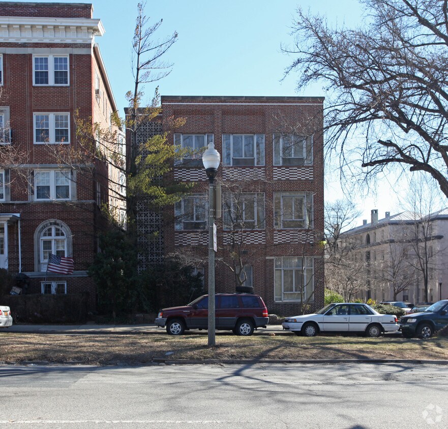 Building Photo - 3201 N Charles St