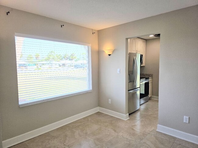 Building Photo - Beautiful 2-bedroom, 2-bath waterfront villa