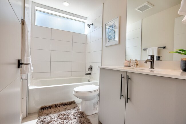 Foto del edificio - Ballard Townhouse