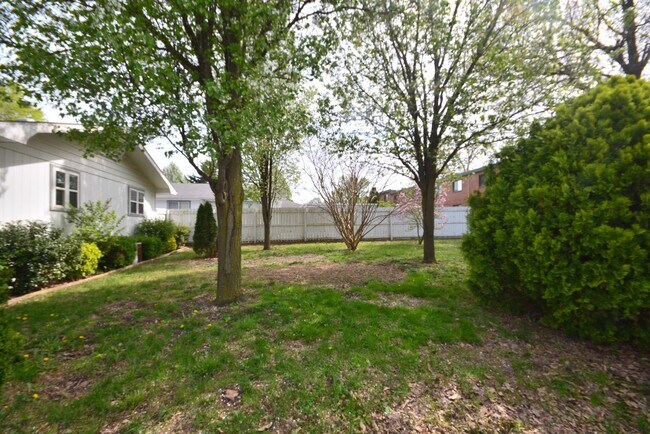 Building Photo - Rent this 3 Bedroom 1 Bath beautiful House...