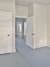 Building Photo - 422 W Allen St