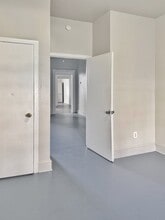 Building Photo - 422 W Allen St