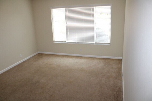 Foto del edificio - 1562 Partridge Dr