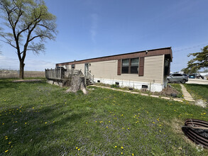 Building Photo - 25402 LaGrange Rd