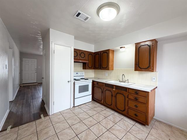 Building Photo - 902 Biloxi Dr