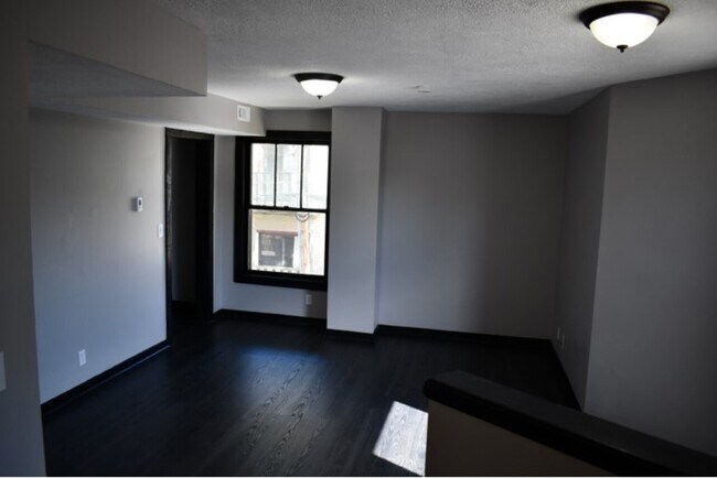 Building Photo - 2420 R St