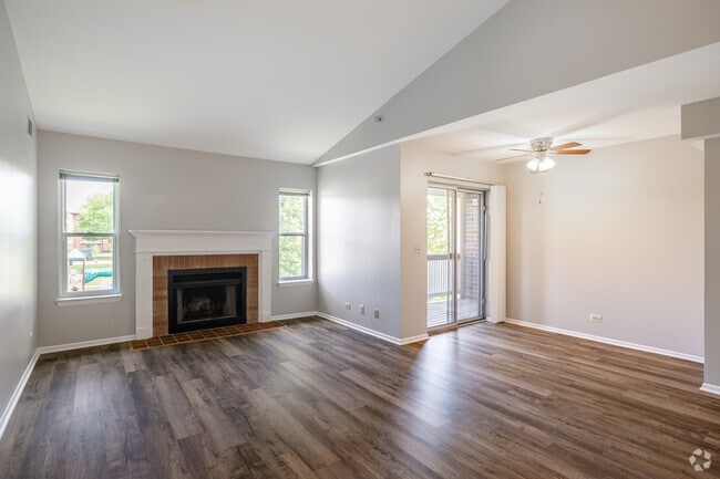 2BR, 2BA - 991SF - Living Room - Ashton Arlington Heights