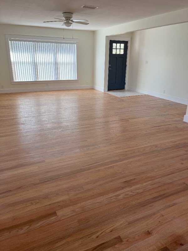 Foto del edificio - 3718 Shoreline Cir