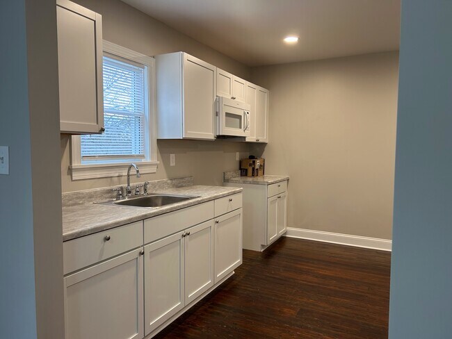 Building Photo - 520 S Kent St